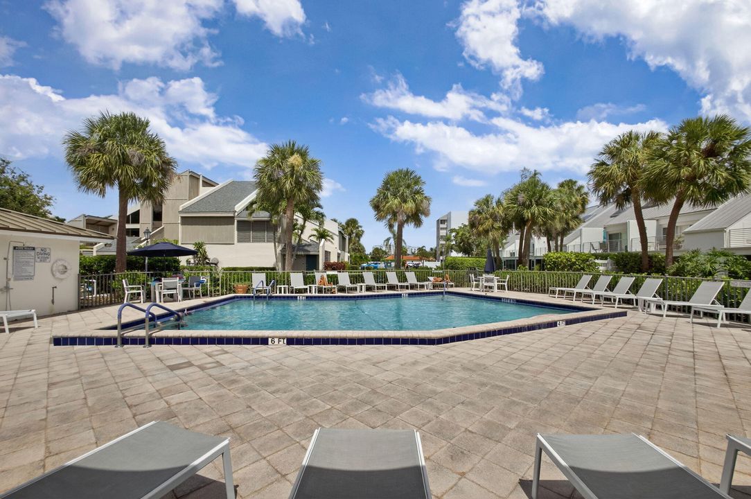 待售: $319,000 (1 贝兹, 1 浴室, 704 平方英尺)