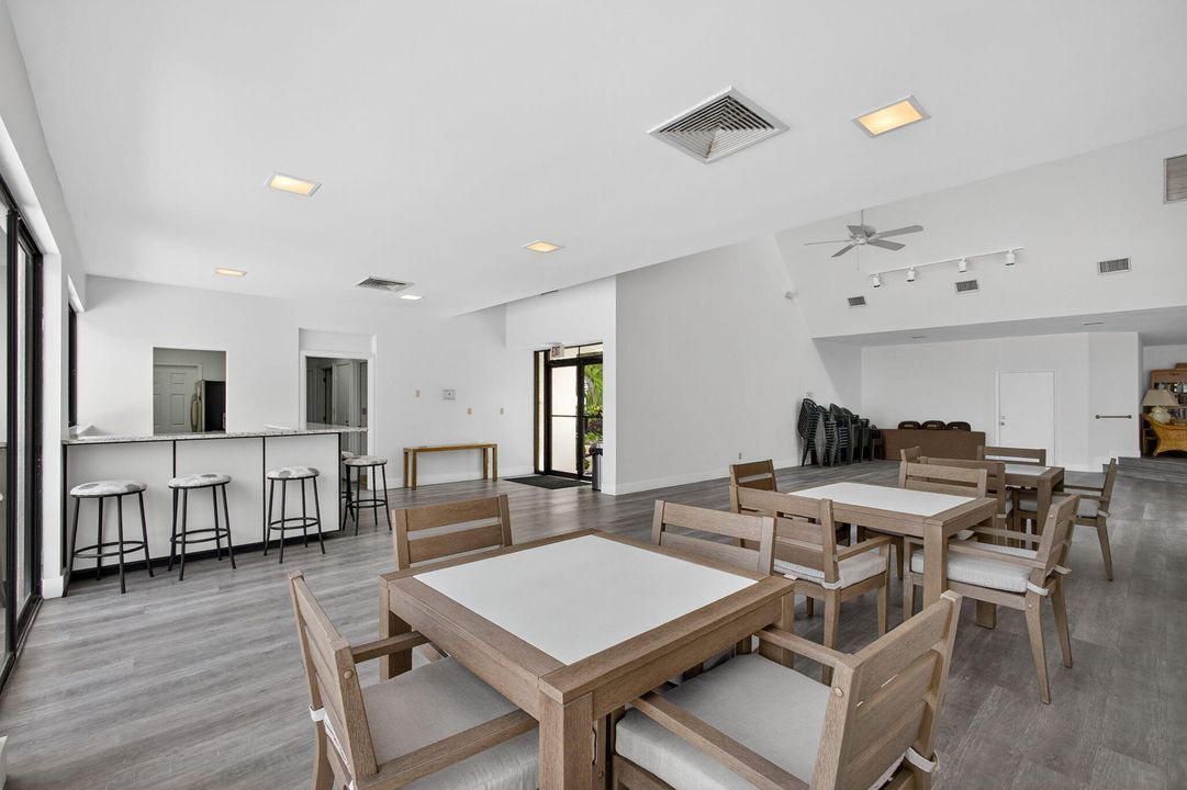 待售: $319,000 (1 贝兹, 1 浴室, 704 平方英尺)