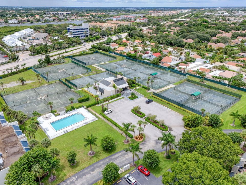 待售: $319,000 (1 贝兹, 1 浴室, 704 平方英尺)