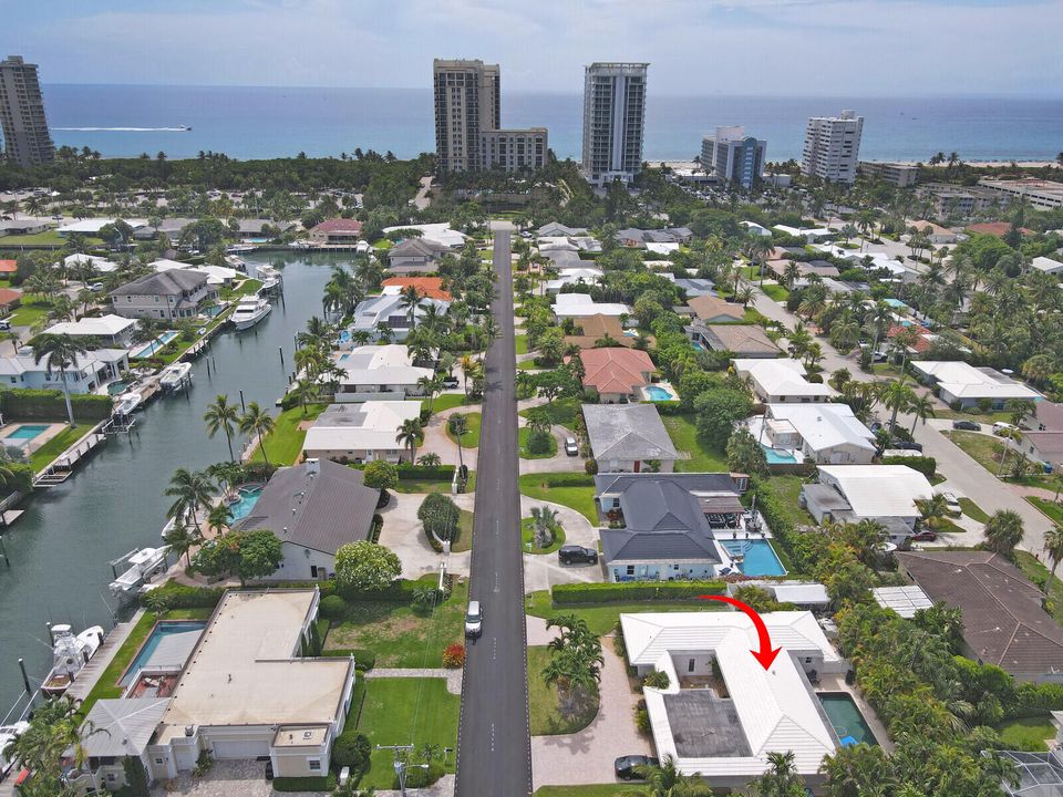 合同活跃: $1,299,000 (4 贝兹, 3 浴室, 2252 平方英尺)