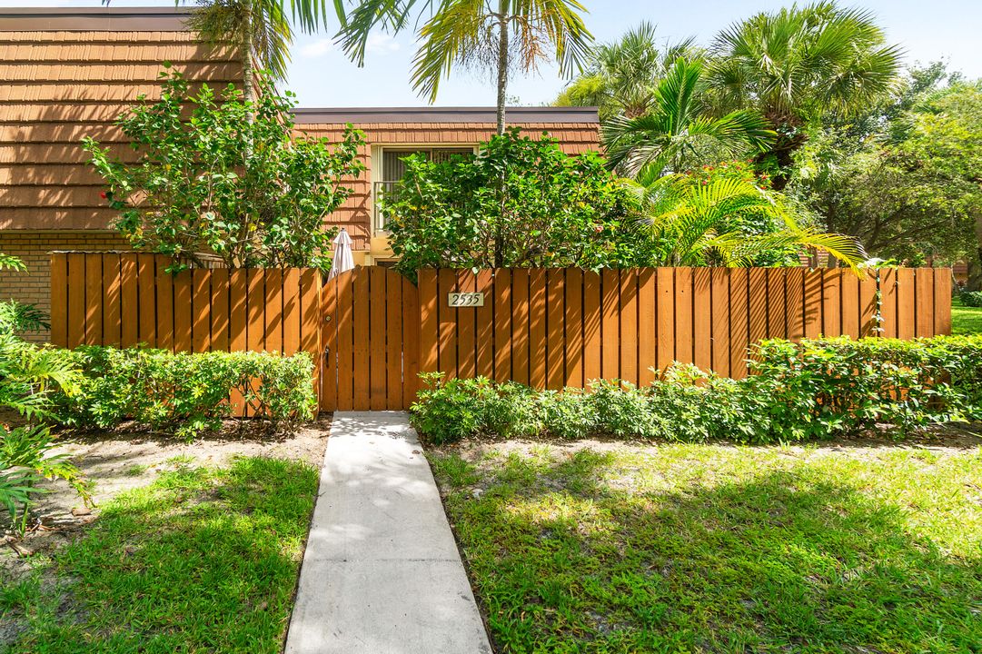 Vendido Recientemente: $410,000 (2 camas, 2 baños, 1236 Pies cuadrados)