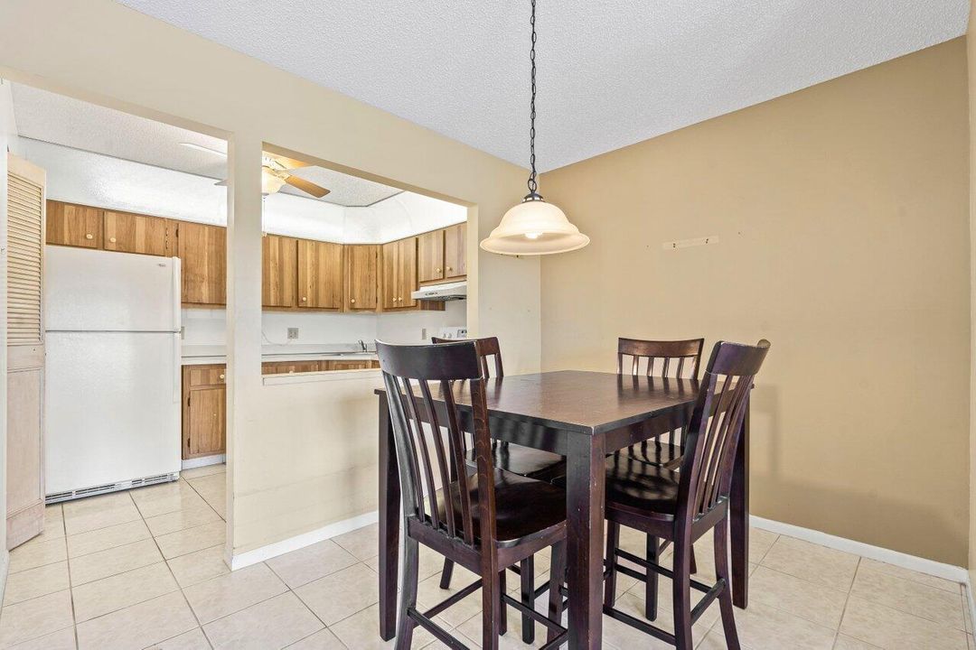 Active With Contract: $99,800 (1 beds, 1 baths, 639 Square Feet)