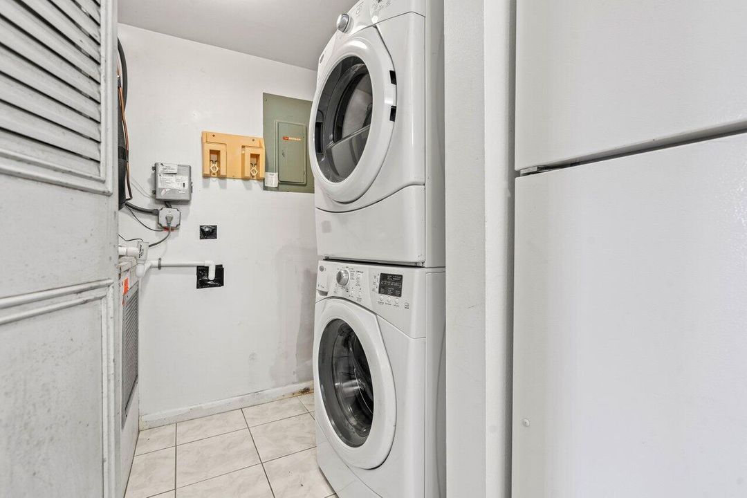 Active With Contract: $99,800 (1 beds, 1 baths, 639 Square Feet)