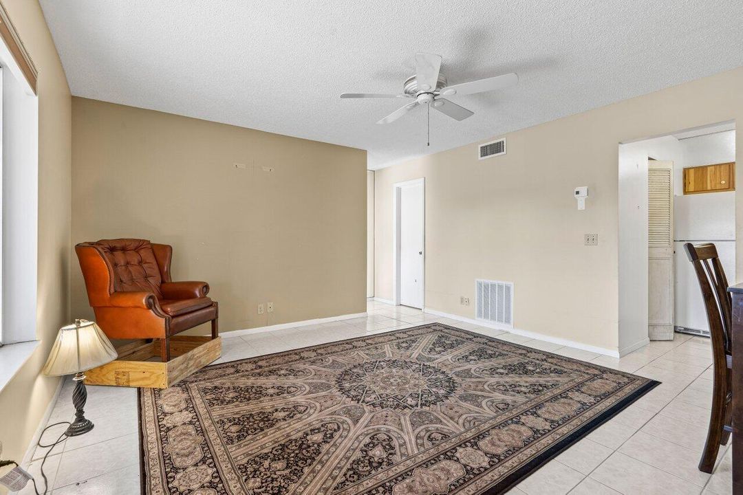 Active With Contract: $99,800 (1 beds, 1 baths, 639 Square Feet)