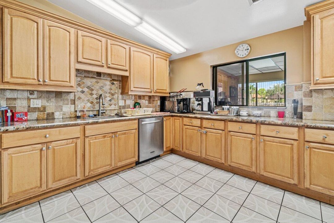 Active With Contract: $99,800 (1 beds, 1 baths, 639 Square Feet)