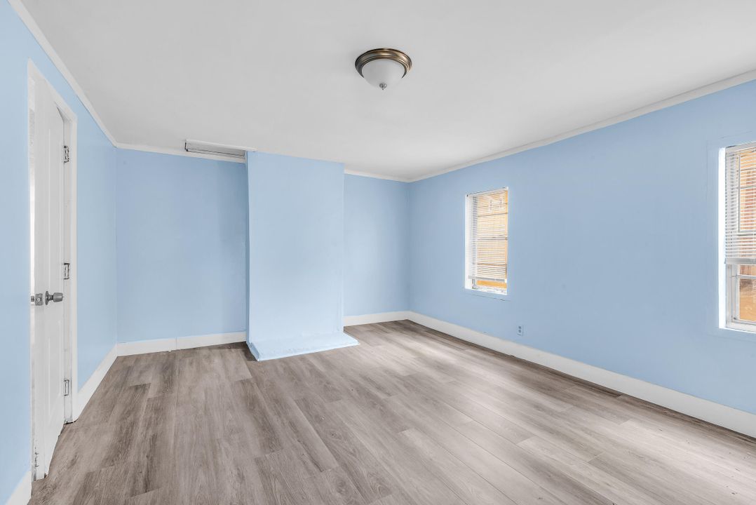 На продажу: $215,000 (2 спален, 1 ванн, 974 Квадратных фут)