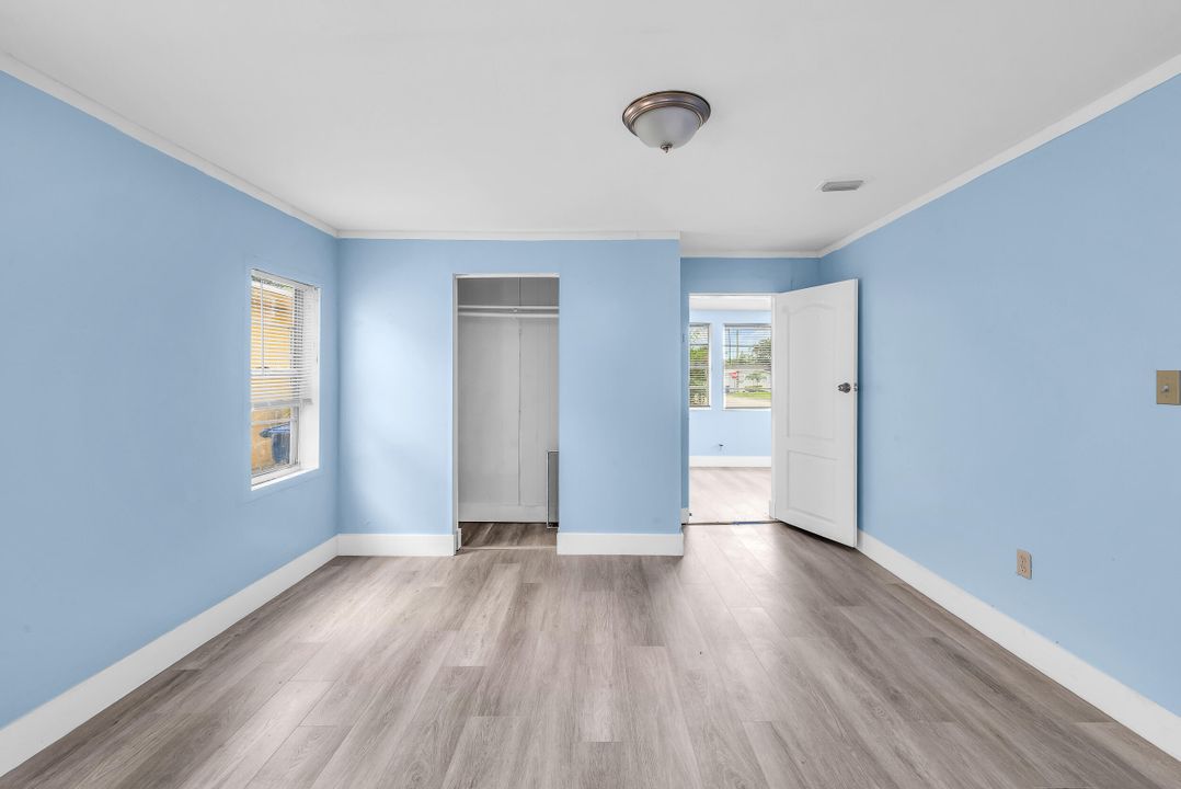 На продажу: $215,000 (2 спален, 1 ванн, 974 Квадратных фут)