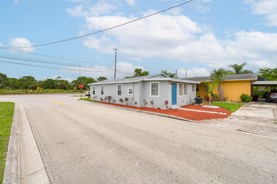 На продажу: $215,000 (2 спален, 1 ванн, 974 Квадратных фут)