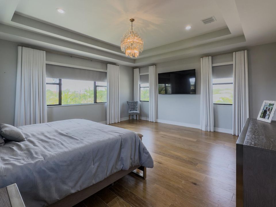 For Sale: $4,399,000 (6 beds, 5 baths, 5226 Square Feet)