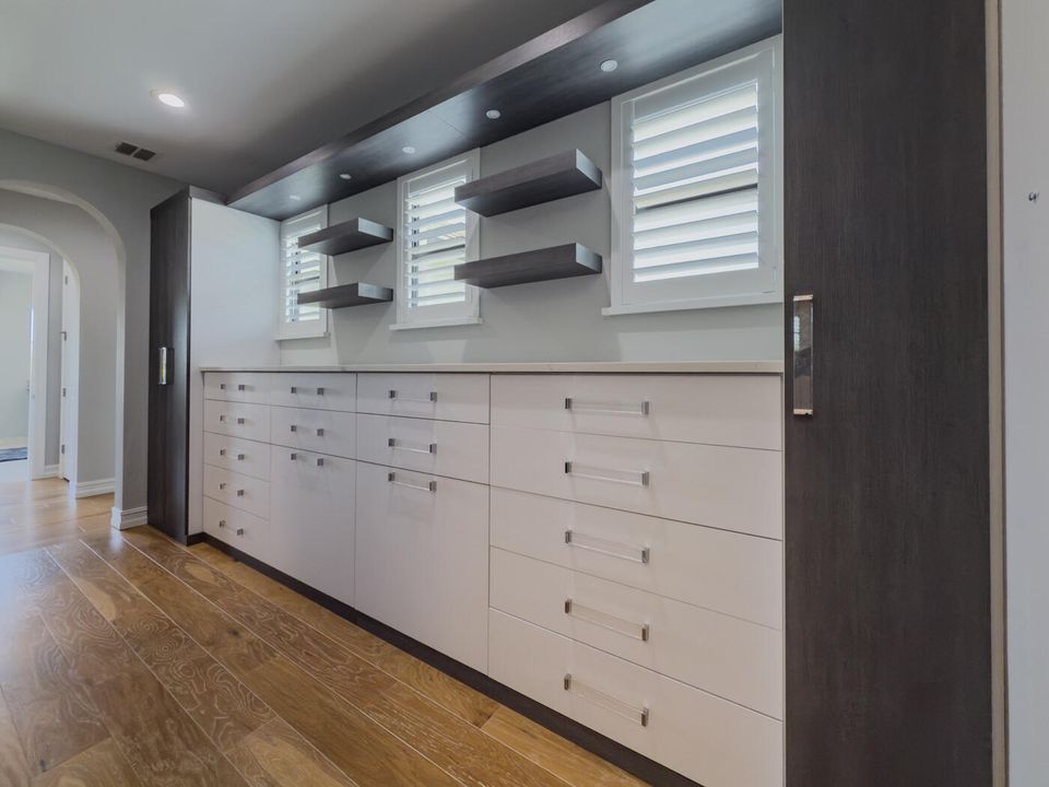 For Sale: $4,399,000 (6 beds, 5 baths, 5226 Square Feet)