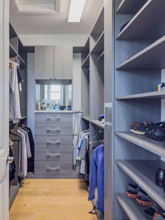 For Sale: $4,399,000 (6 beds, 5 baths, 5226 Square Feet)