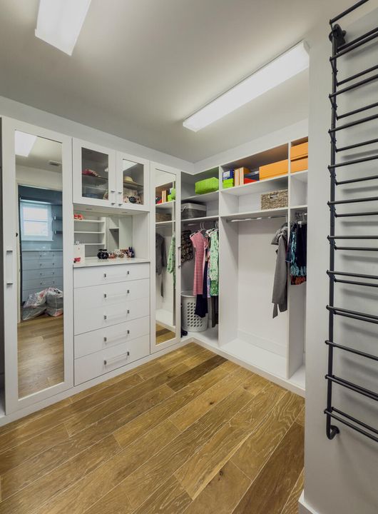 For Sale: $4,399,000 (6 beds, 5 baths, 5226 Square Feet)