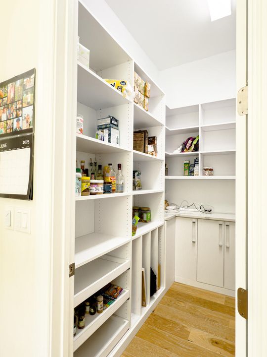 For Sale: $4,399,000 (6 beds, 5 baths, 5226 Square Feet)