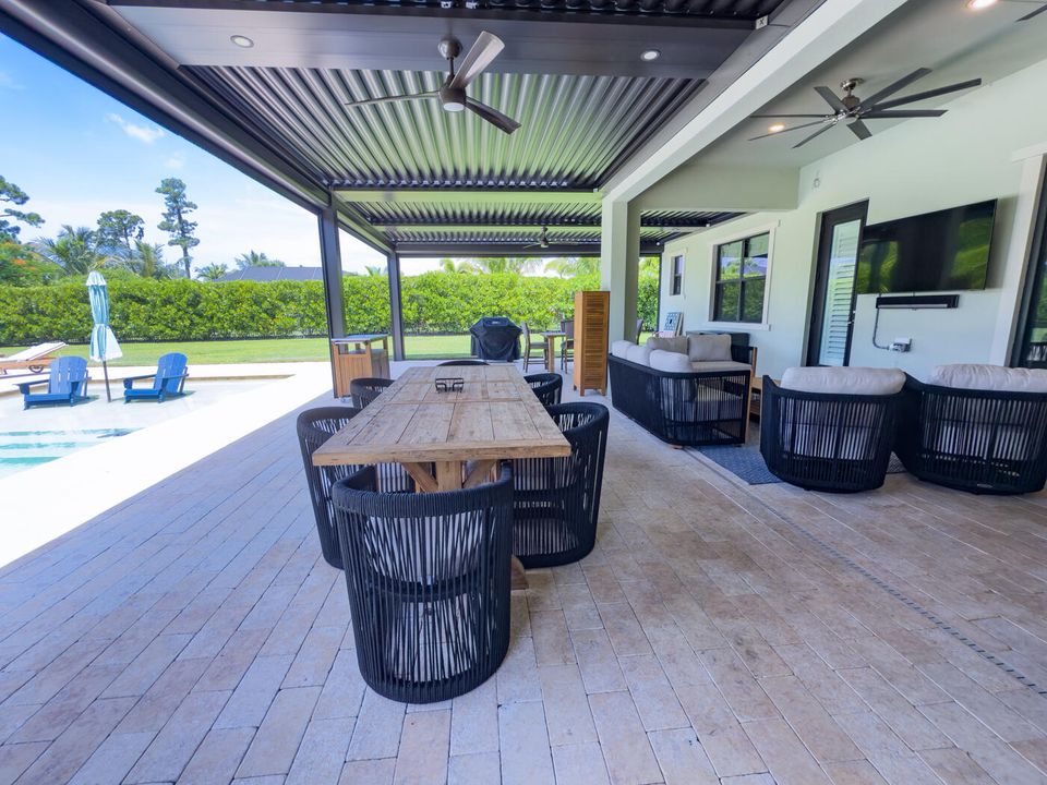 For Sale: $4,399,000 (6 beds, 5 baths, 5226 Square Feet)