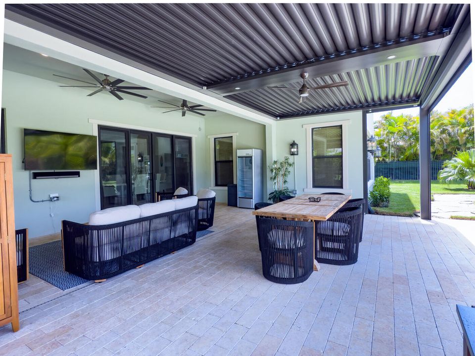 For Sale: $4,399,000 (6 beds, 5 baths, 5226 Square Feet)