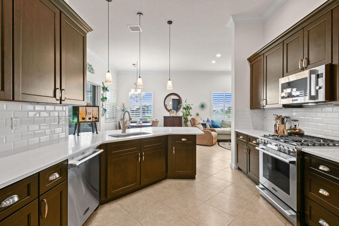 Active With Contract: $499,000 (3 beds, 2 baths, 2545 Square Feet)