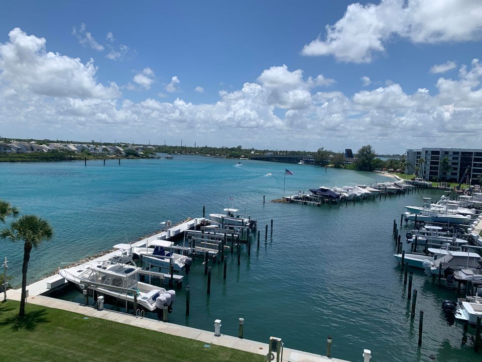 For Sale: $1,300,000 (2 beds, 2 baths, 1520 Square Feet)