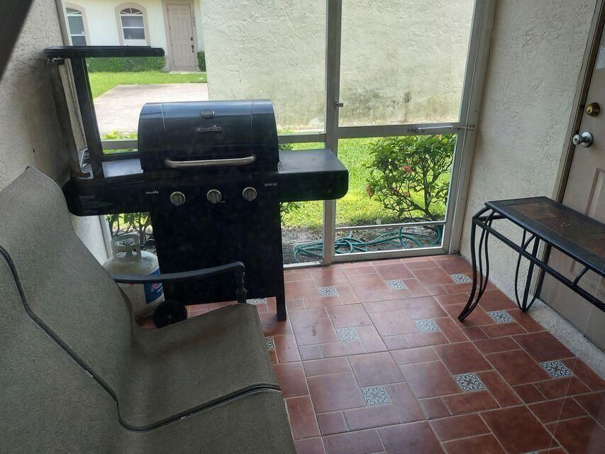 合同活跃: $4,500 (3 贝兹, 2 浴室, 1060 平方英尺)