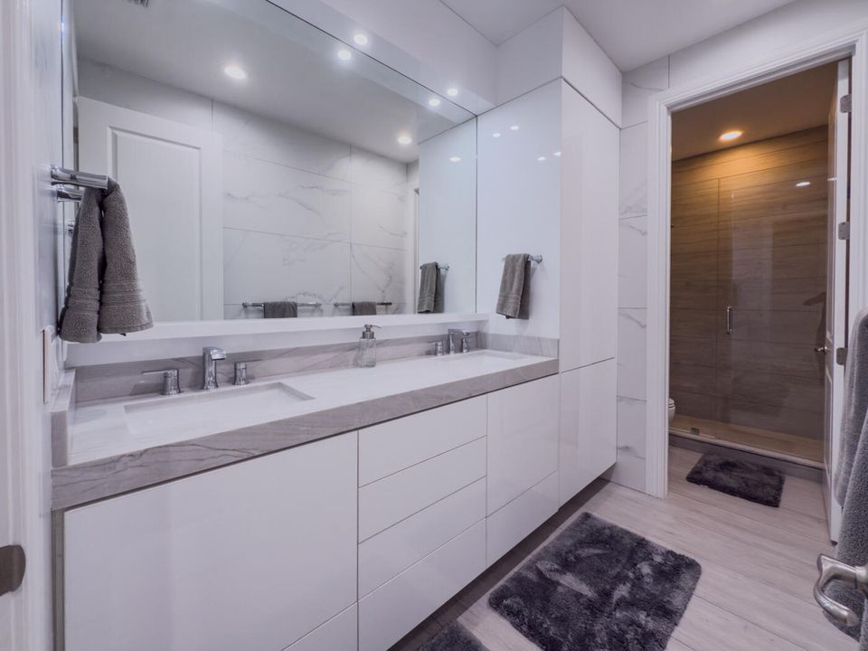 For Sale: $4,399,000 (6 beds, 5 baths, 5226 Square Feet)