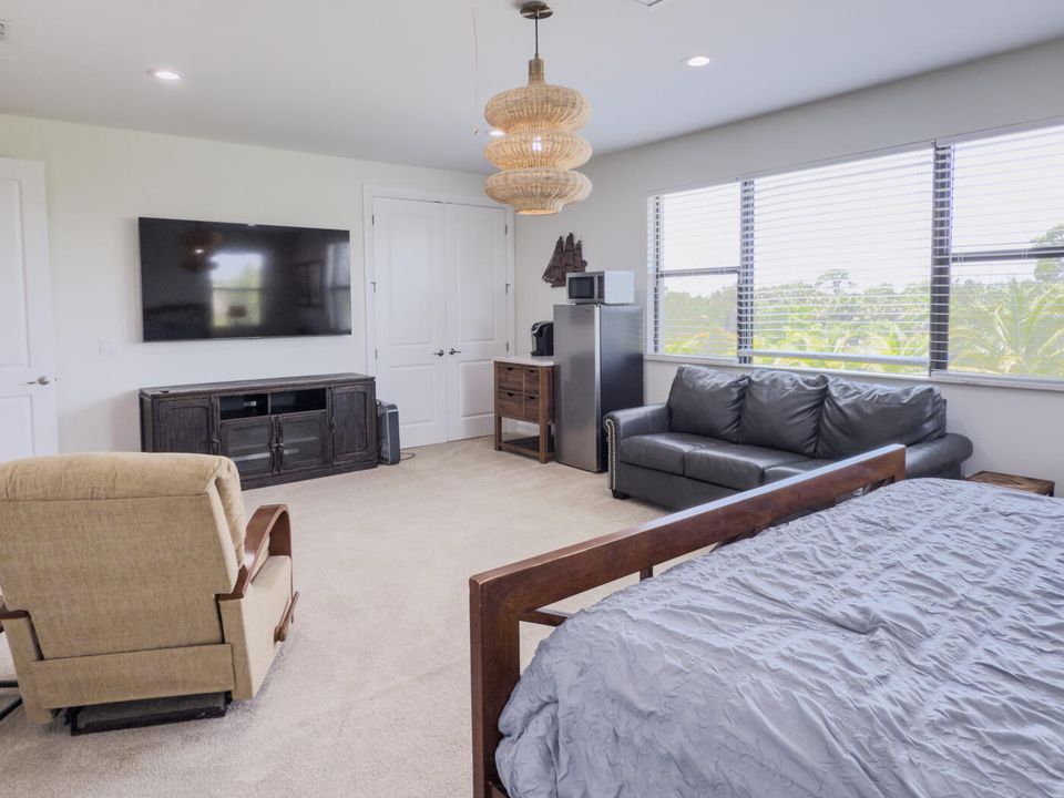 For Sale: $4,399,000 (6 beds, 5 baths, 5226 Square Feet)