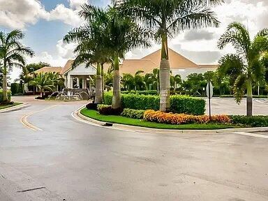 合同活跃: $5,000 (2 贝兹, 2 浴室, 2065 平方英尺)