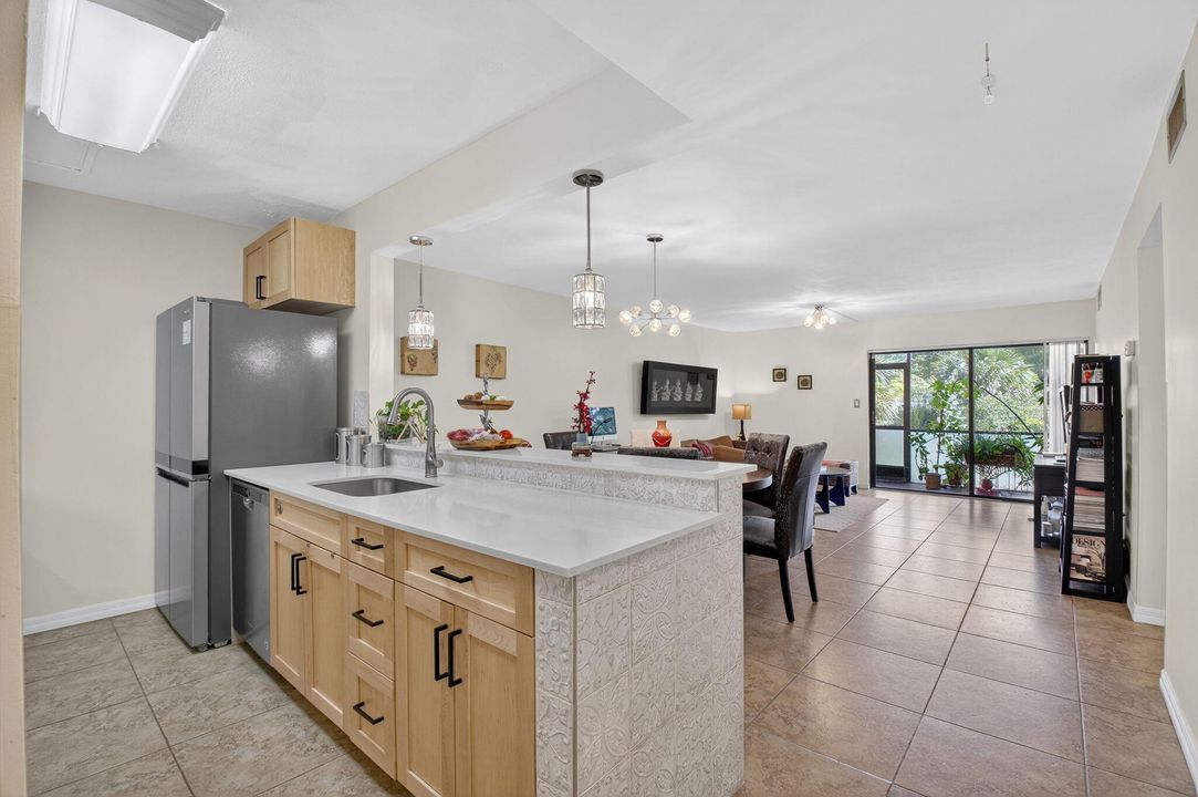 Под контрактом: $280,000 (2 спален, 2 ванн, 957 Квадратных фут)