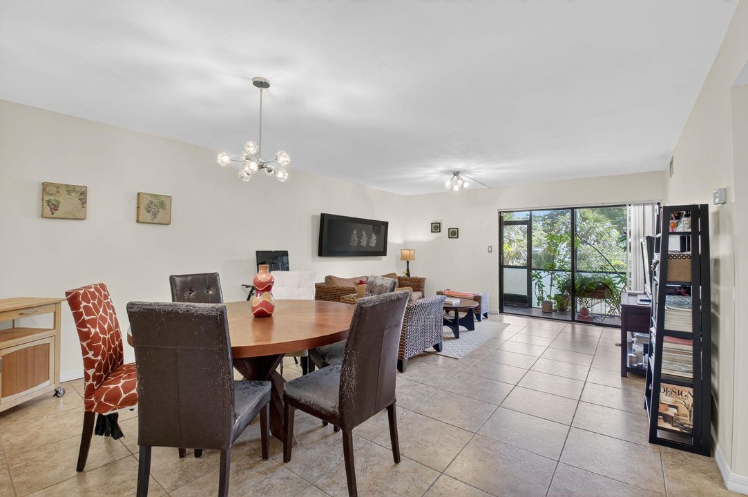 Под контрактом: $280,000 (2 спален, 2 ванн, 957 Квадратных фут)