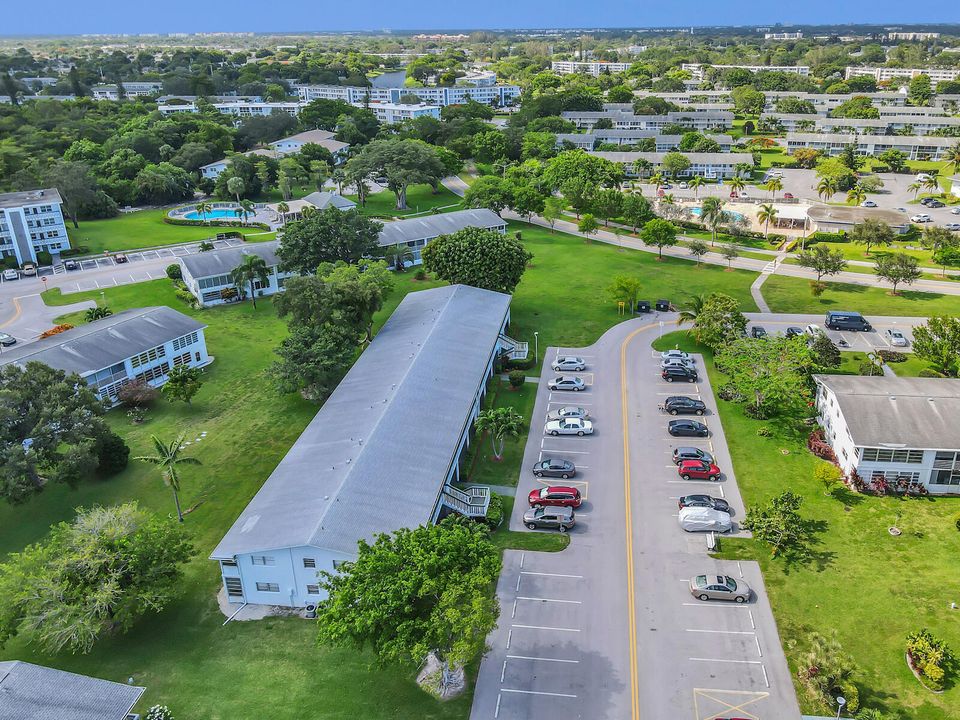 合同活跃: $79,000 (1 贝兹, 1 浴室, 585 平方英尺)