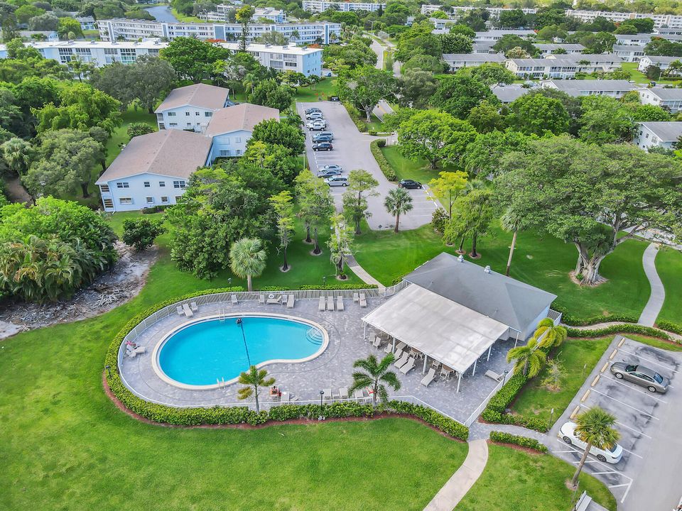 合同活跃: $79,000 (1 贝兹, 1 浴室, 585 平方英尺)