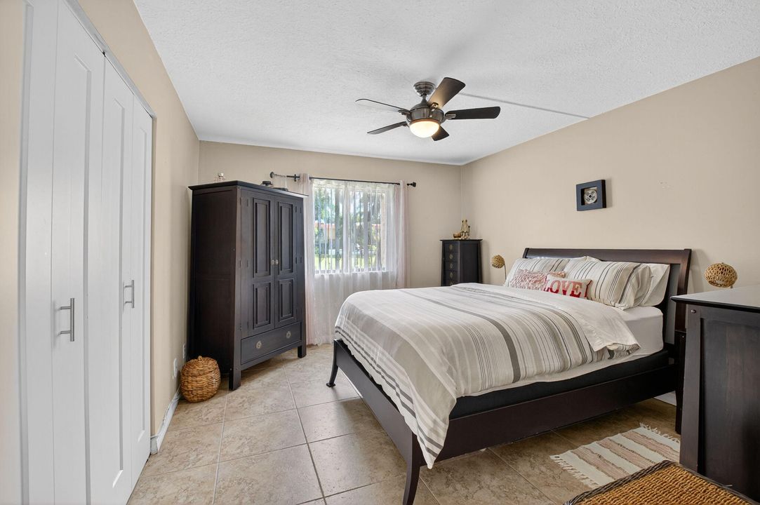 Под контрактом: $280,000 (2 спален, 2 ванн, 957 Квадратных фут)