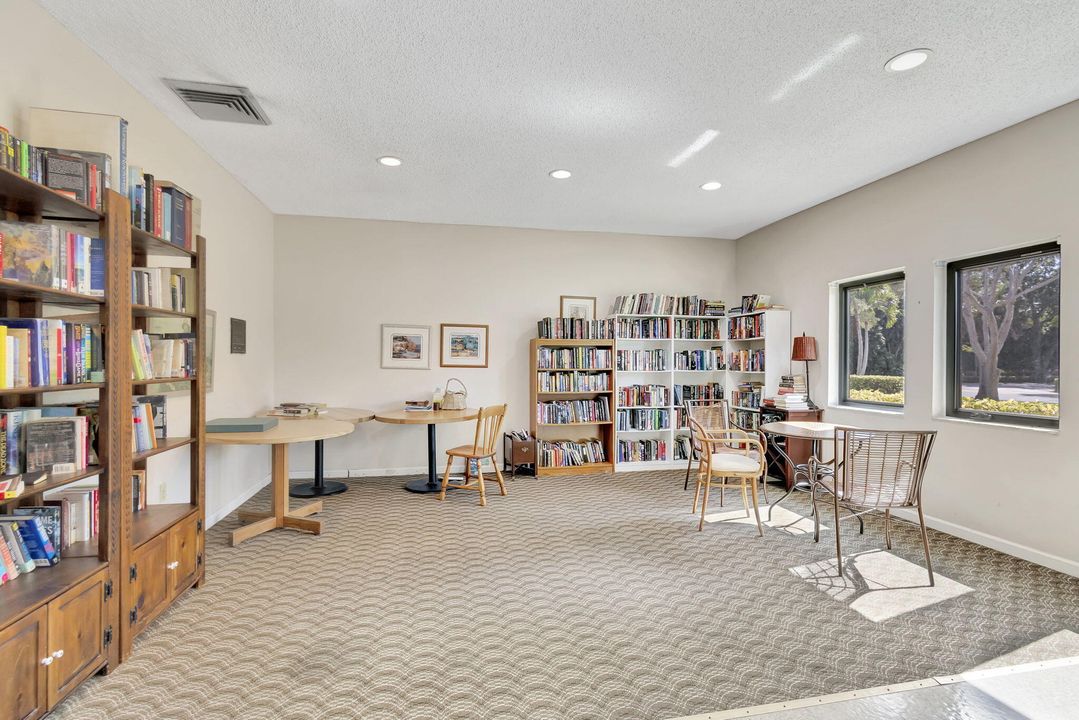 Под контрактом: $280,000 (2 спален, 2 ванн, 957 Квадратных фут)