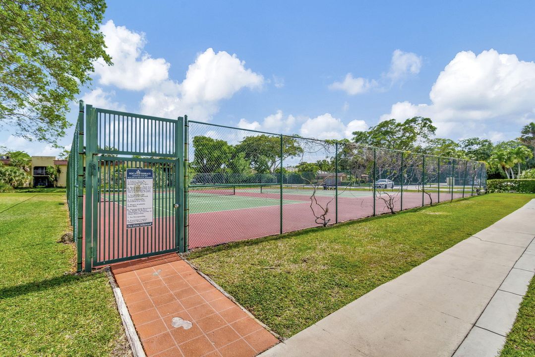 Под контрактом: $280,000 (2 спален, 2 ванн, 957 Квадратных фут)