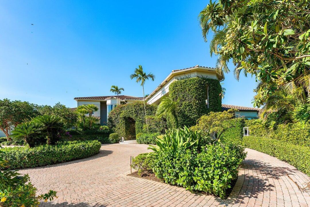 For Sale: $12,500,000 (7 beds, 8 baths, 6542 Square Feet)