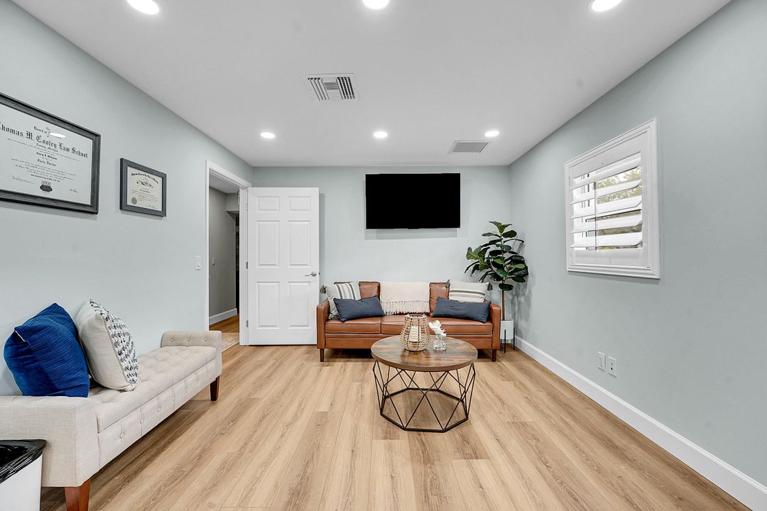 待售: $1,299,000 (0 贝兹, 0 浴室, 2184 平方英尺)