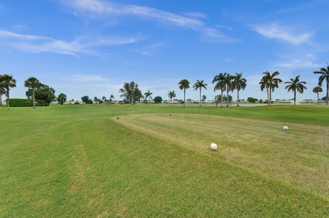 合同活跃: $185,000 (2 贝兹, 2 浴室, 962 平方英尺)