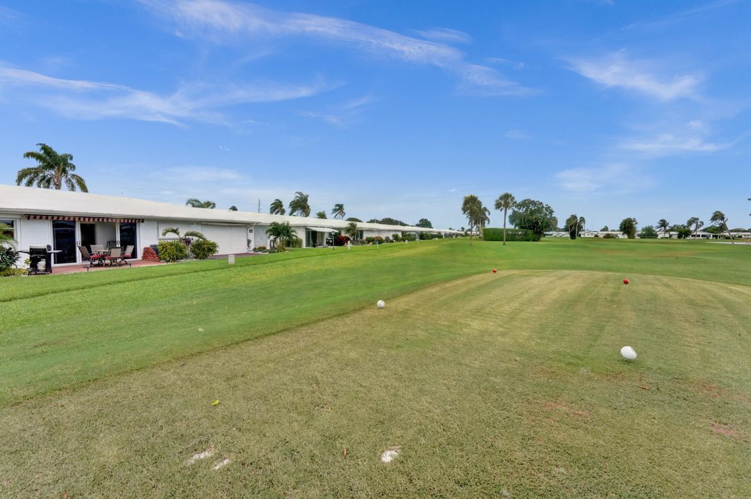 合同活跃: $185,000 (2 贝兹, 2 浴室, 962 平方英尺)