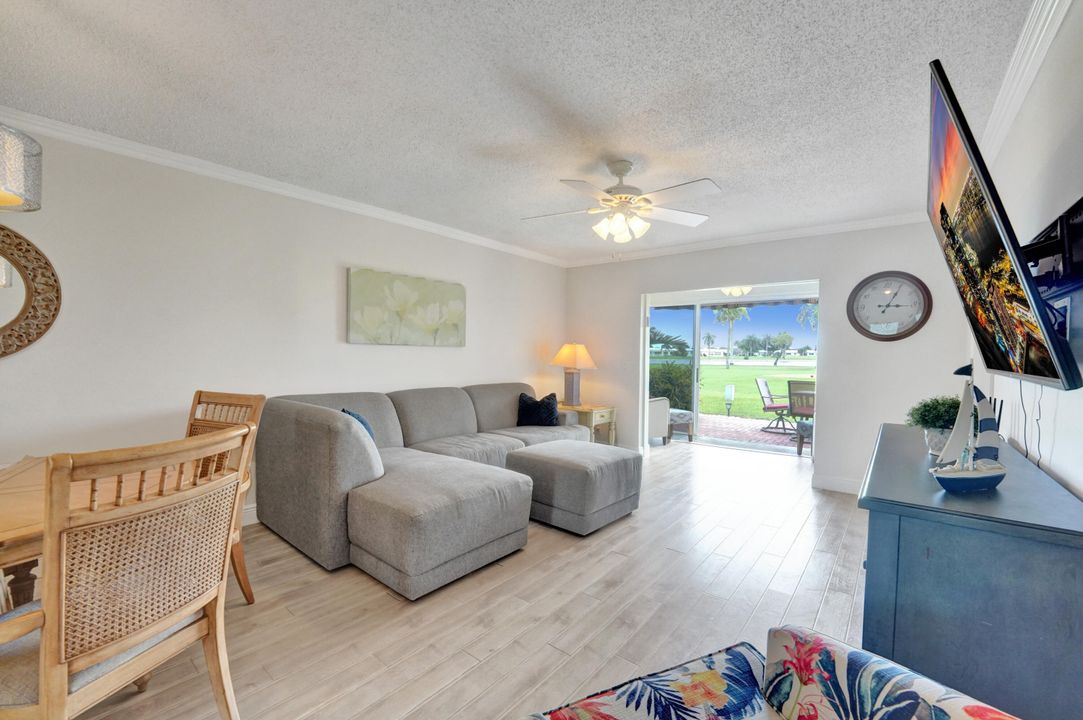 合同活跃: $185,000 (2 贝兹, 2 浴室, 962 平方英尺)