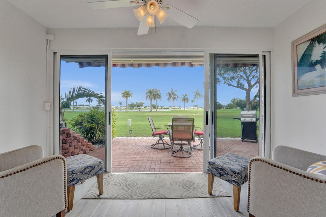 合同活跃: $185,000 (2 贝兹, 2 浴室, 962 平方英尺)