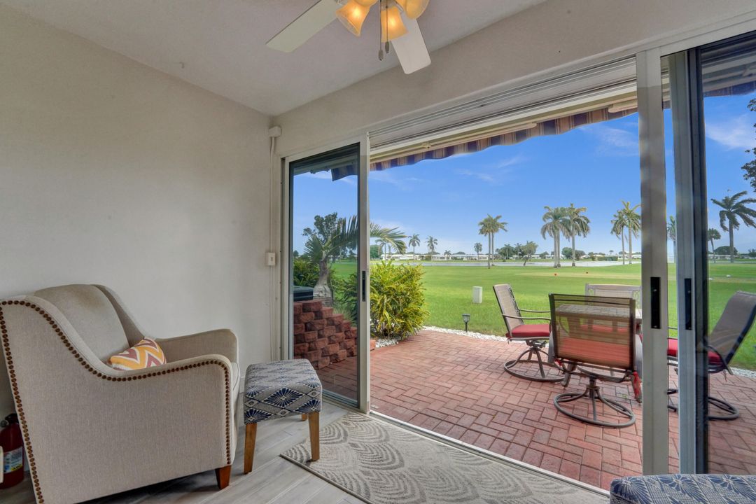 合同活跃: $185,000 (2 贝兹, 2 浴室, 962 平方英尺)