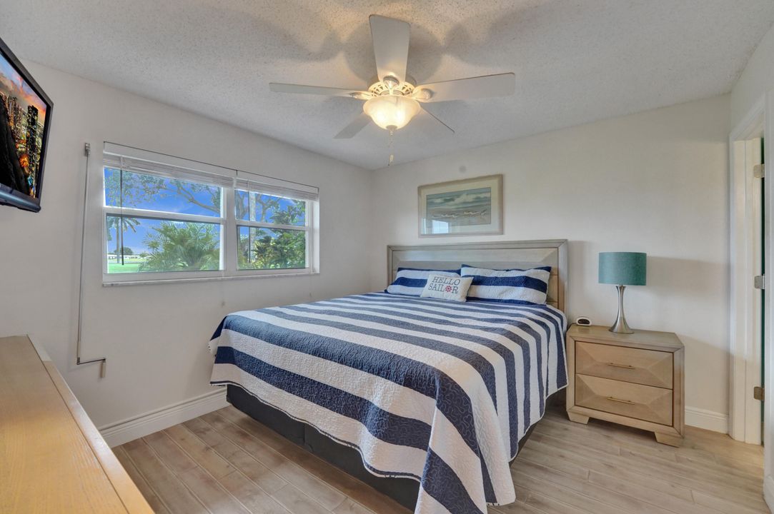 合同活跃: $185,000 (2 贝兹, 2 浴室, 962 平方英尺)