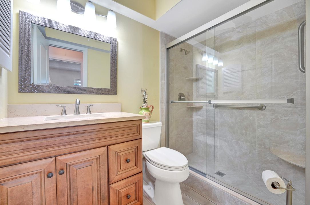 合同活跃: $185,000 (2 贝兹, 2 浴室, 962 平方英尺)