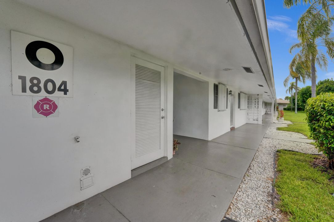 合同活跃: $185,000 (2 贝兹, 2 浴室, 962 平方英尺)