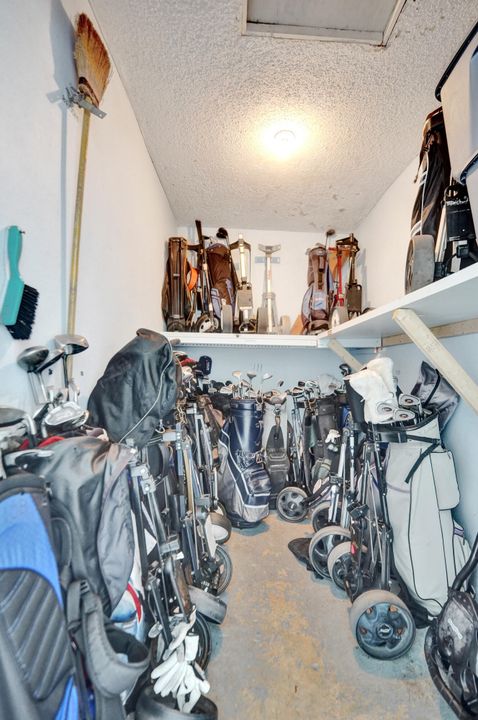 合同活跃: $185,000 (2 贝兹, 2 浴室, 962 平方英尺)