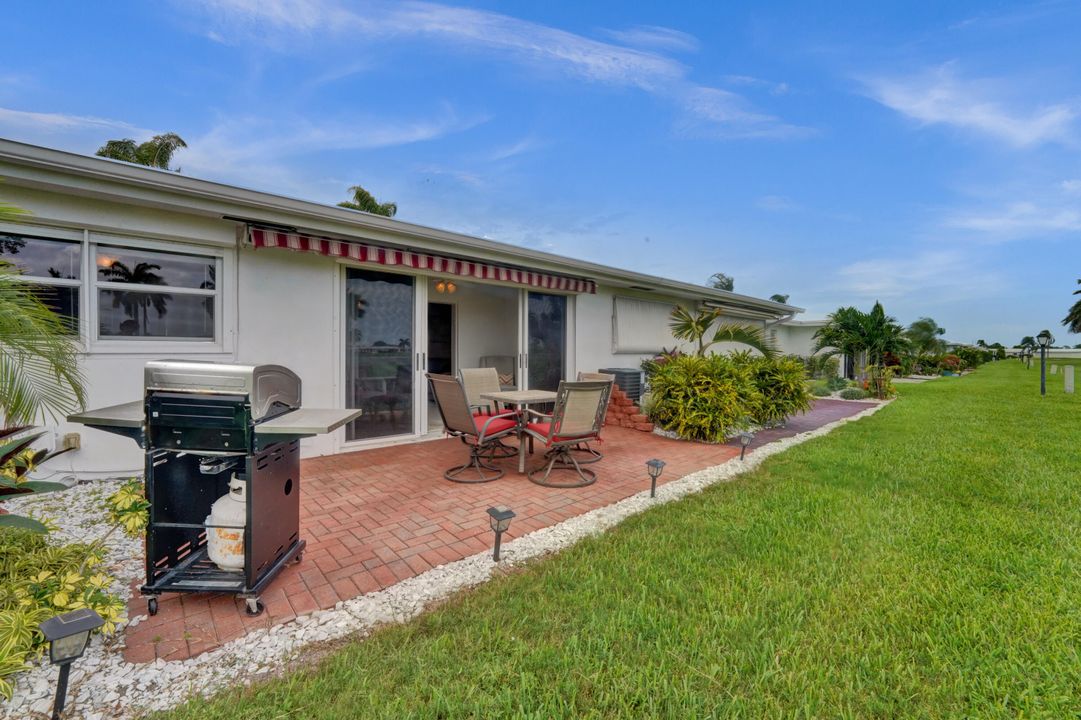 合同活跃: $185,000 (2 贝兹, 2 浴室, 962 平方英尺)