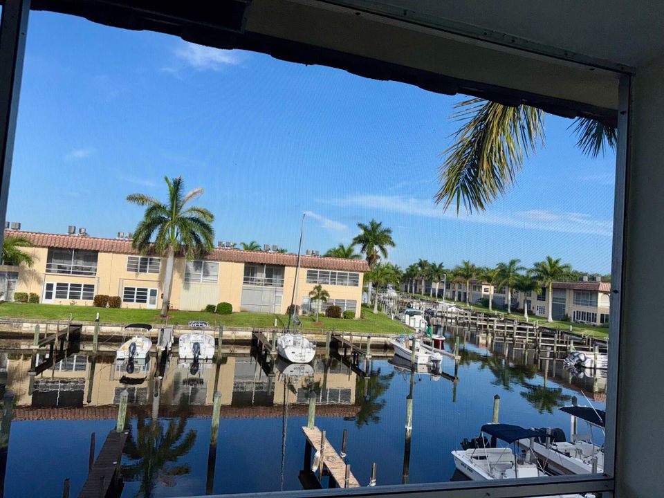 For Sale: $279,900 (2 beds, 2 baths, 1096 Square Feet)