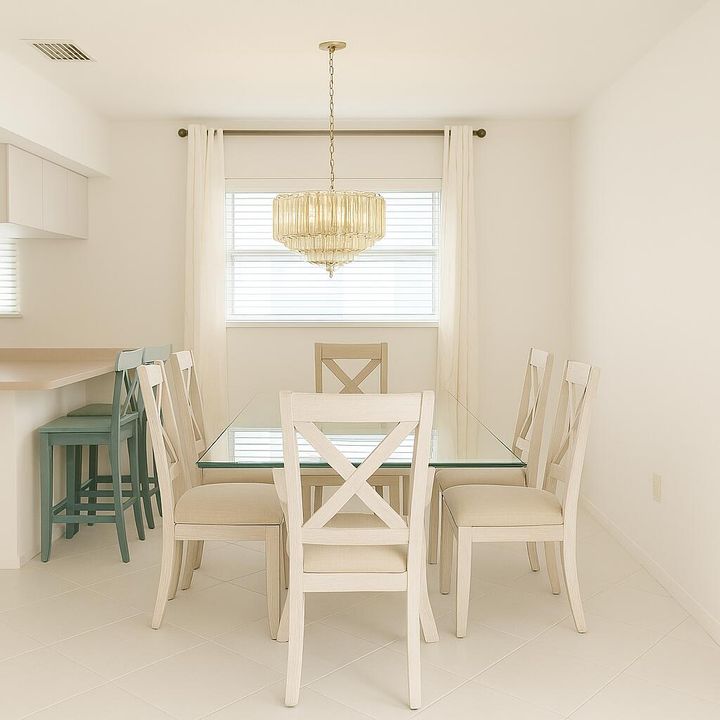 For Sale: $279,900 (2 beds, 2 baths, 1096 Square Feet)