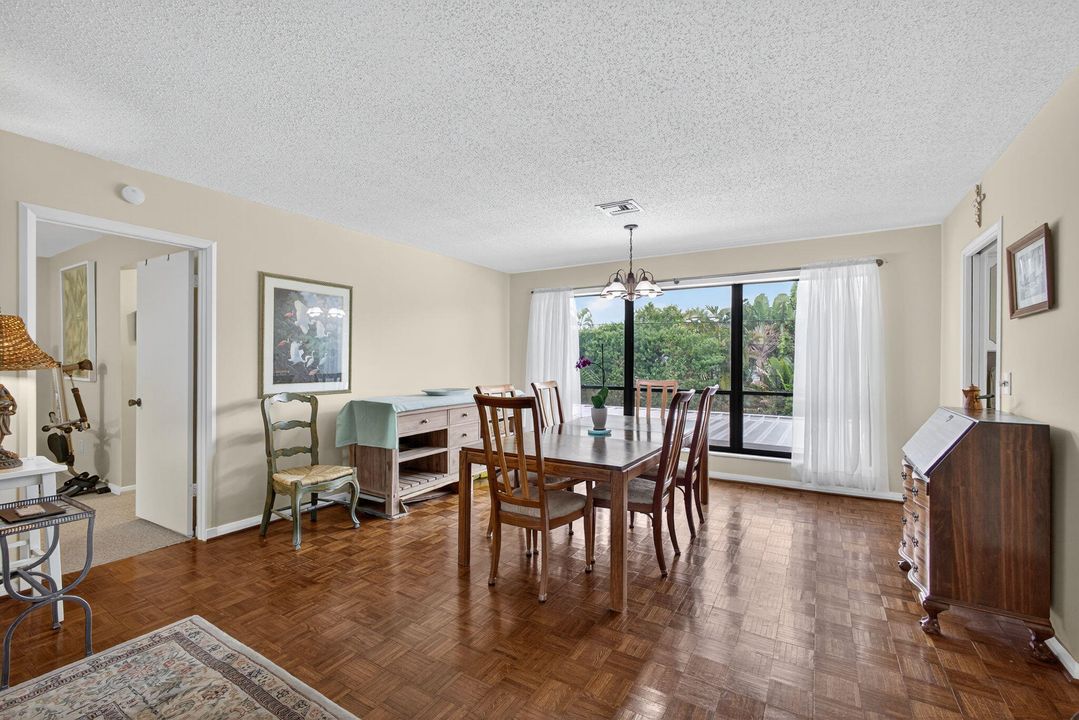 待售: $375,000 (2 贝兹, 2 浴室, 1400 平方英尺)