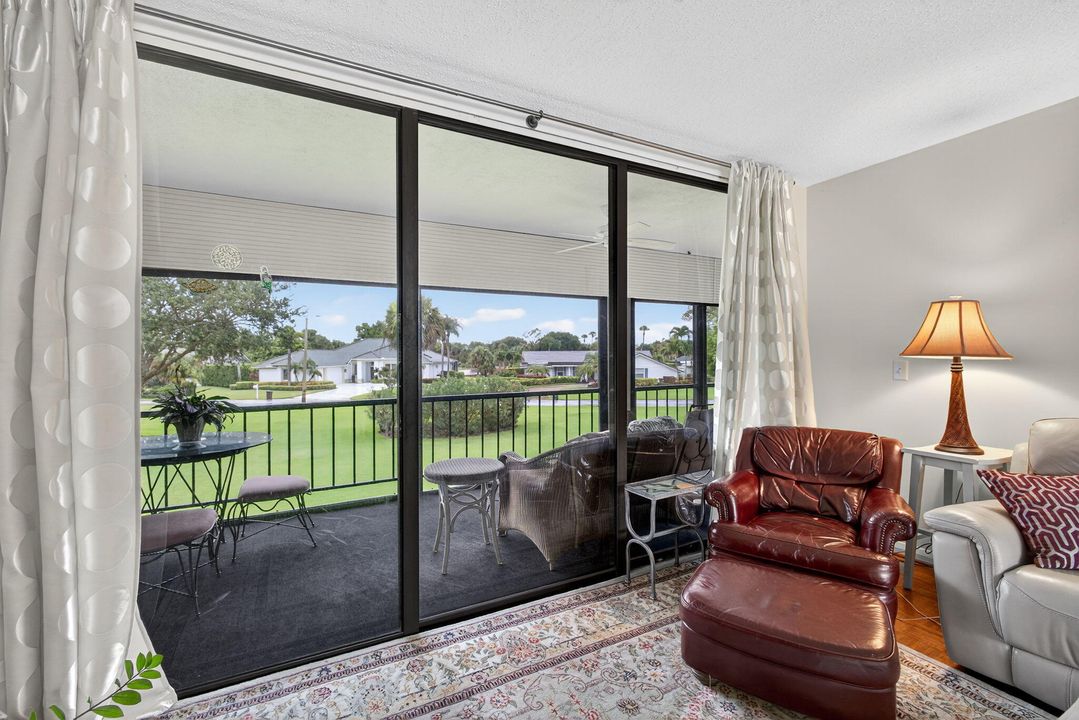 待售: $375,000 (2 贝兹, 2 浴室, 1400 平方英尺)