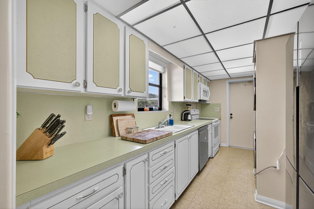 待售: $375,000 (2 贝兹, 2 浴室, 1400 平方英尺)