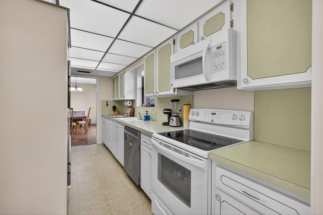 待售: $375,000 (2 贝兹, 2 浴室, 1400 平方英尺)